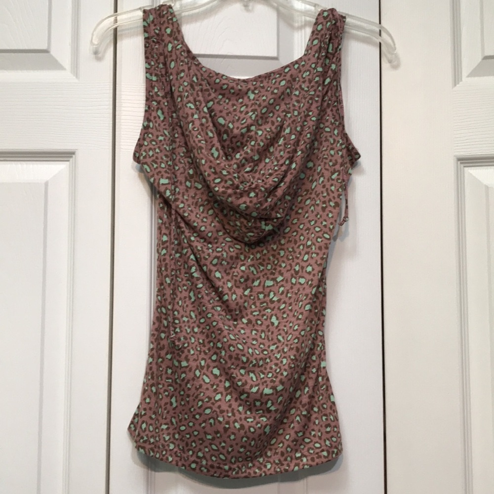NWT hooded sleeveless printed tank top - Picture 3 of 5